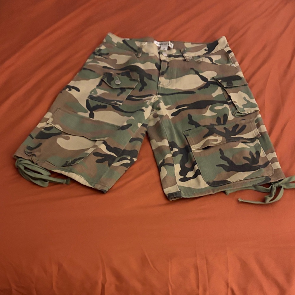 Madden Girl Green Camo Cargo Shorts